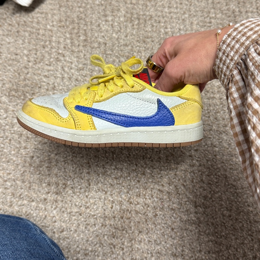 Nike Kids Sneakers in Yellow and Blue - Picture 5 of 5